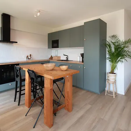 In Near The * 奥斯滕德