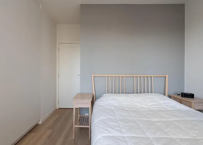 In Near The أوستيند