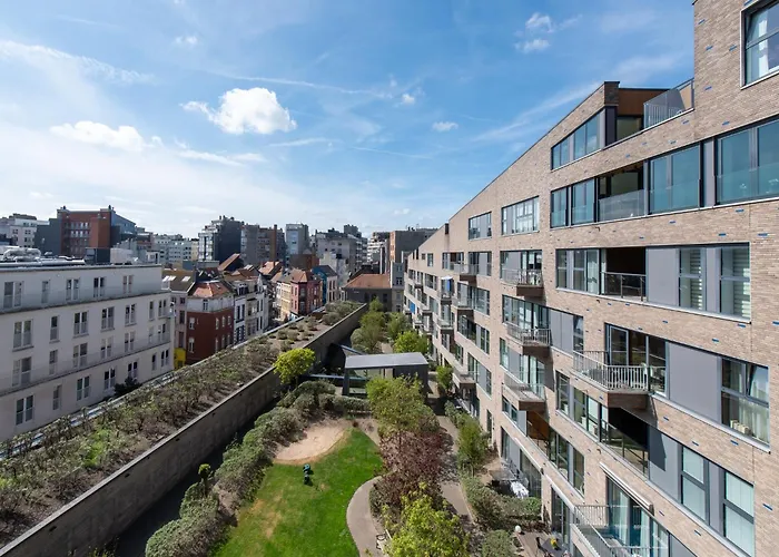 In Near The شقة *